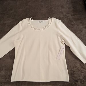 NWT Mercer Street Studio Cream Sweater with Detailed Neckline Size XL